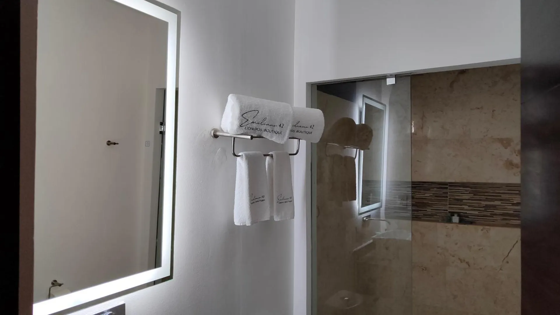 Emiliano 42 Condos Boutique Playa del Carmen